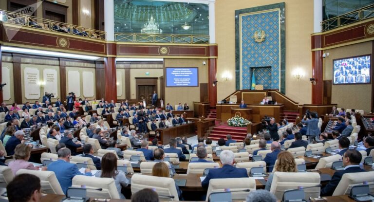 Әшімбаев пен Нығматулин депутаттардың не істеп жүргенін айтты